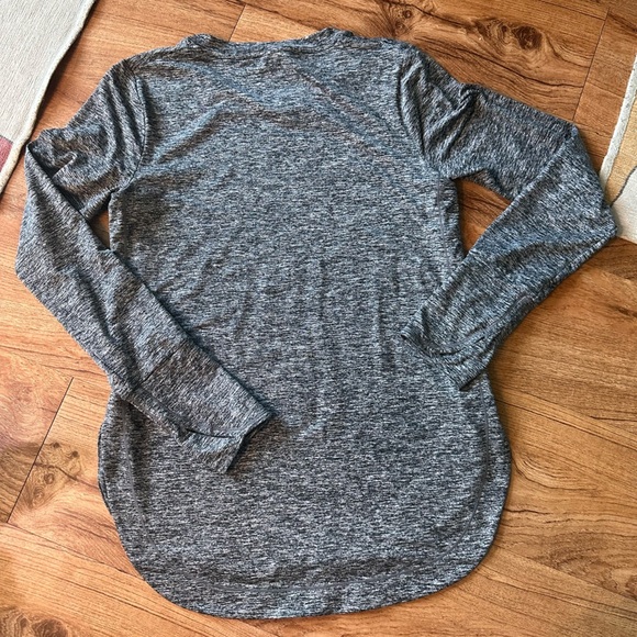 Athleta Uptempo Long Sleeve Top. Like New. Size Small. Gray. - Picture 7 of 7